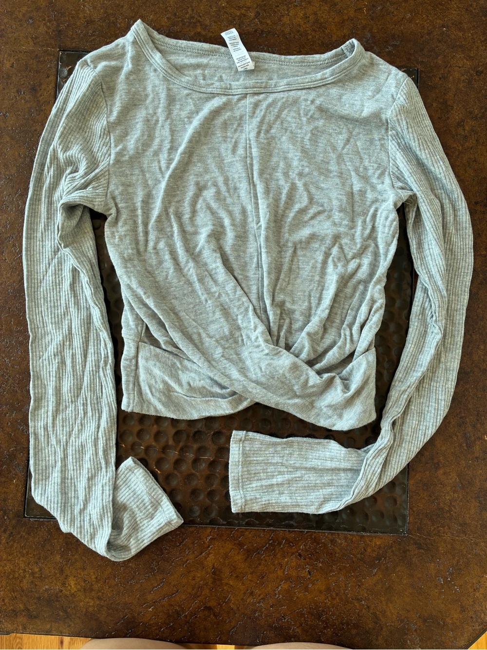 Alo yoga crop long sleeve - light gray